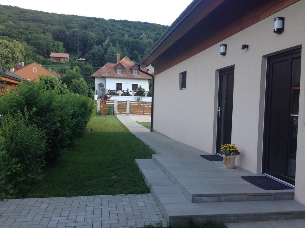 Dunazug Apartmanhaz Dömös Oda fotoğraf